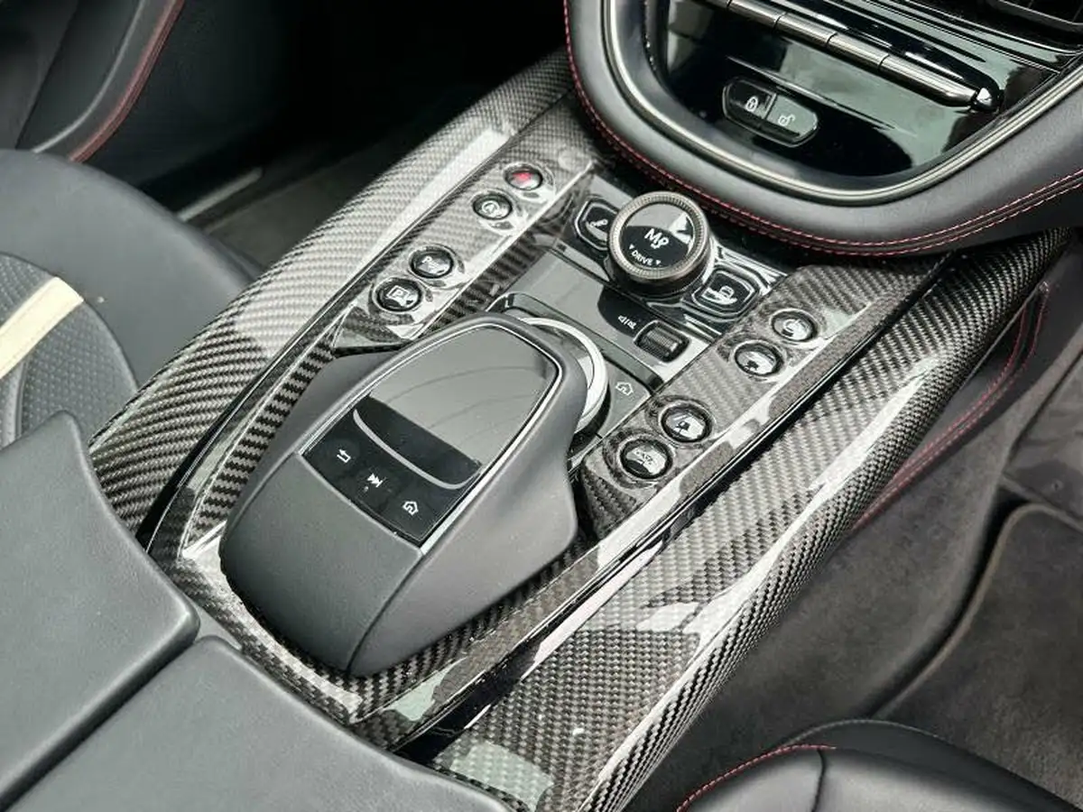2023-aston-martin-dbx-40-v8-big-24