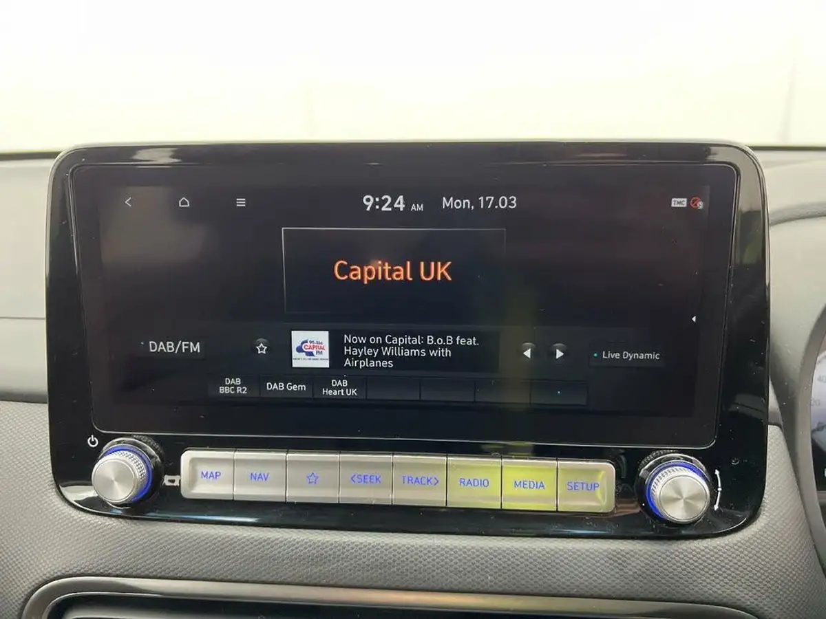 2021-hyundai-kona-e-se-connect-big-16