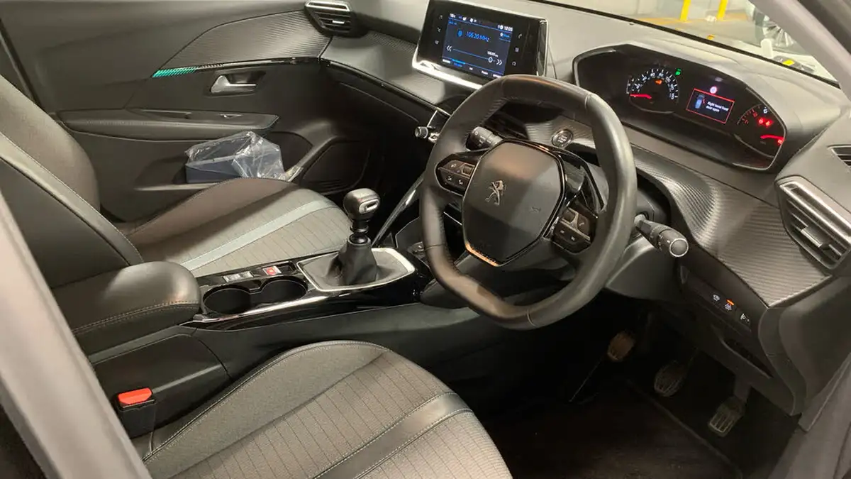 2022-peugeot-208-12-puretech-allure-100bhp-big-10