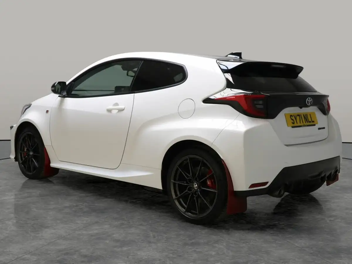 2021-toyota-yaris-16-gr-circuit-pack-big-12