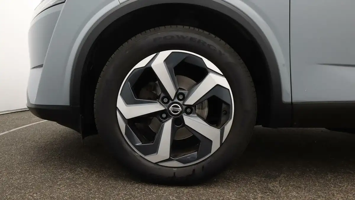 2021-nissan-qashqai-13-dig-t-premiere-edition-140ps-big-18