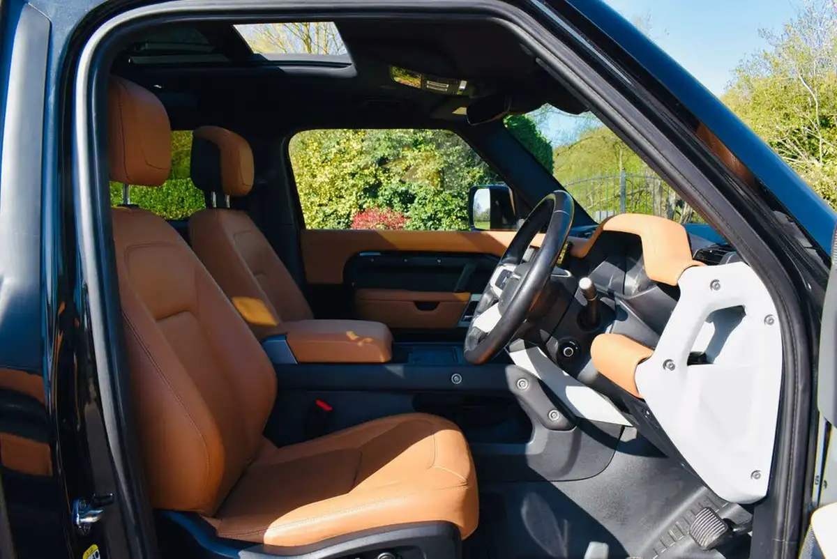 2023-land-rover-90-defender-30-d250-hse-big-8