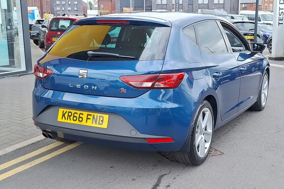 2016-seat-leon-14-fr-tech-pack-ecotsi-hatchback-5d-1395cc-big-22