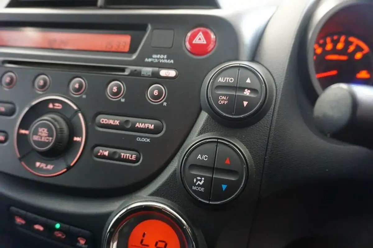 2011-honda-jazz-14-ex-big-28
