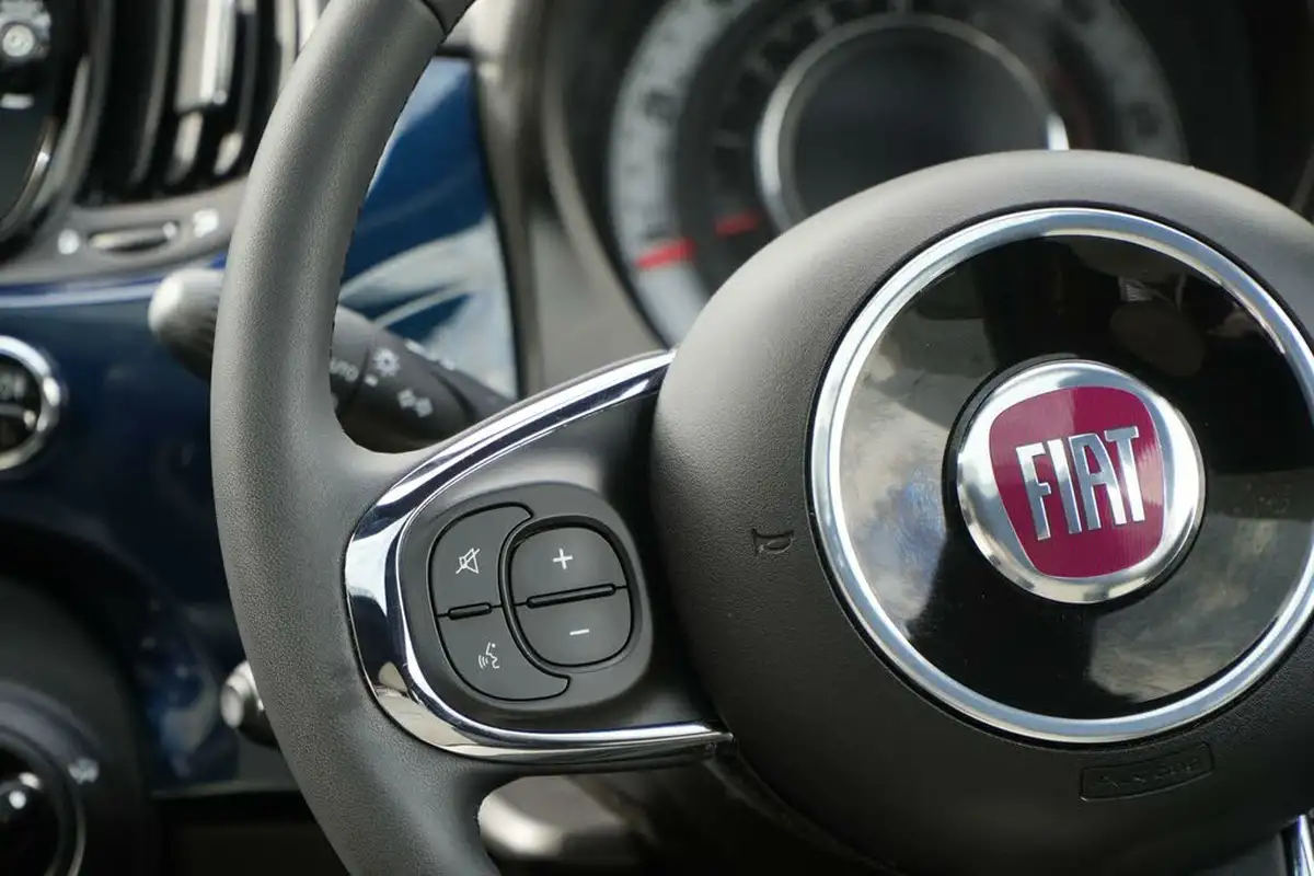 2022-fiat-500-10-dolcevita-big-41