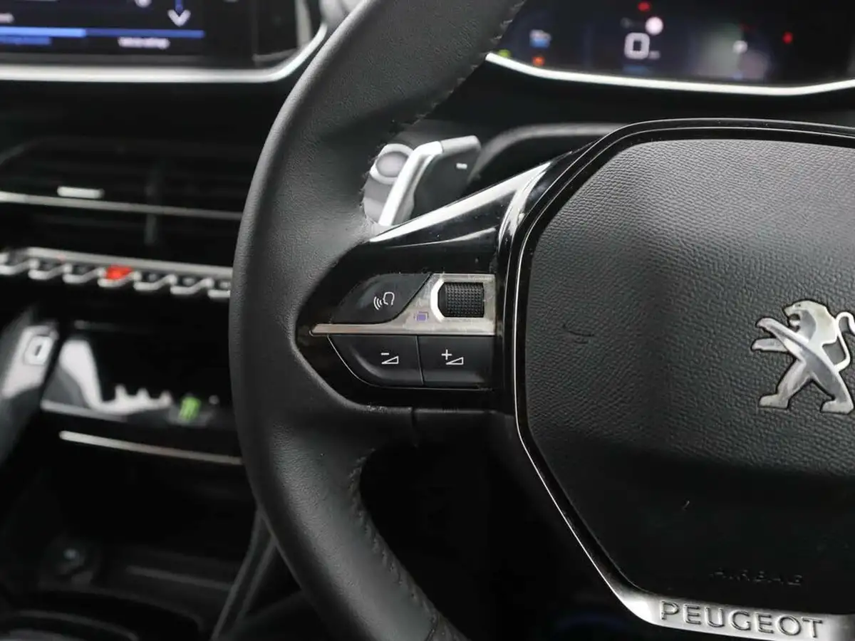 2023-peugeot-208-12-puretech-allure-premium-130ps-eat8-big-21