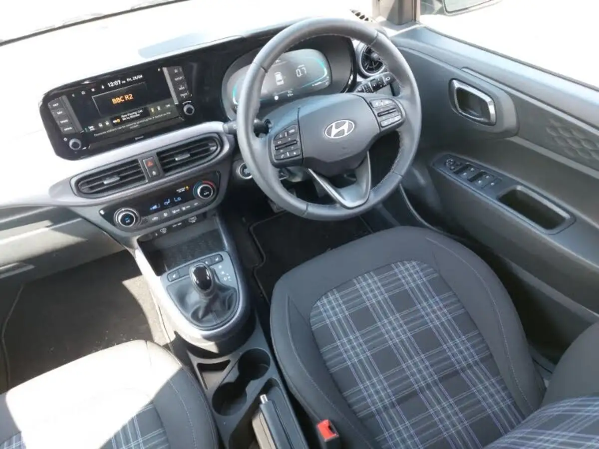 2024-hyundai-i10-12-premium-79ps-auto-big-9