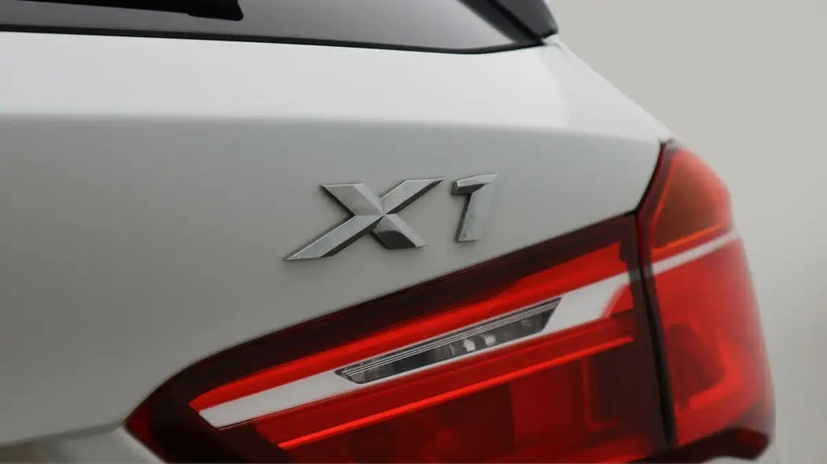 2018-bmw-x1-20-xdrive20i-xline-big-21