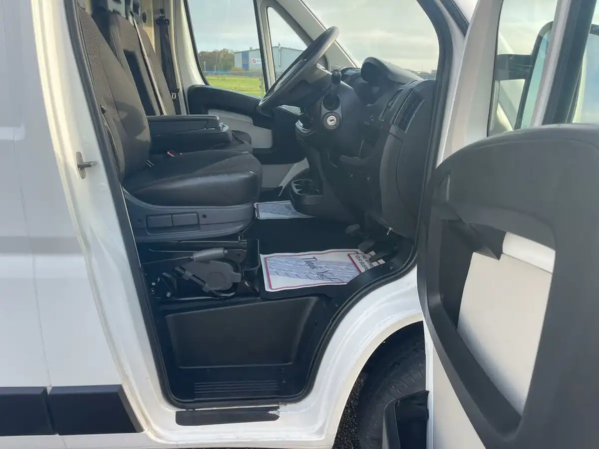 2018-peugeot-boxer-20-bluehdi-professional-335-l3-h2-big-8