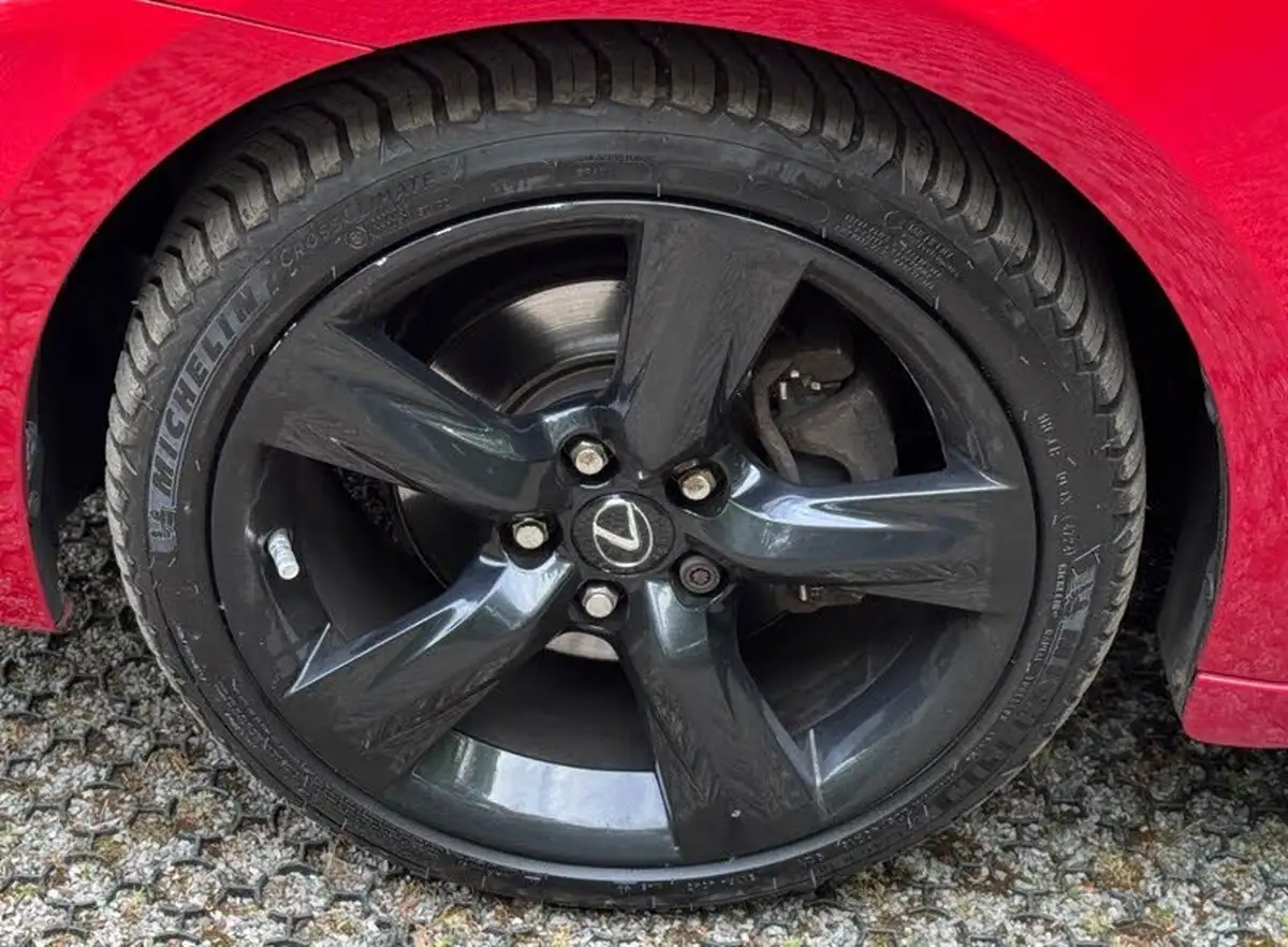 2015-lexus-is-300h-25-sport-big-51