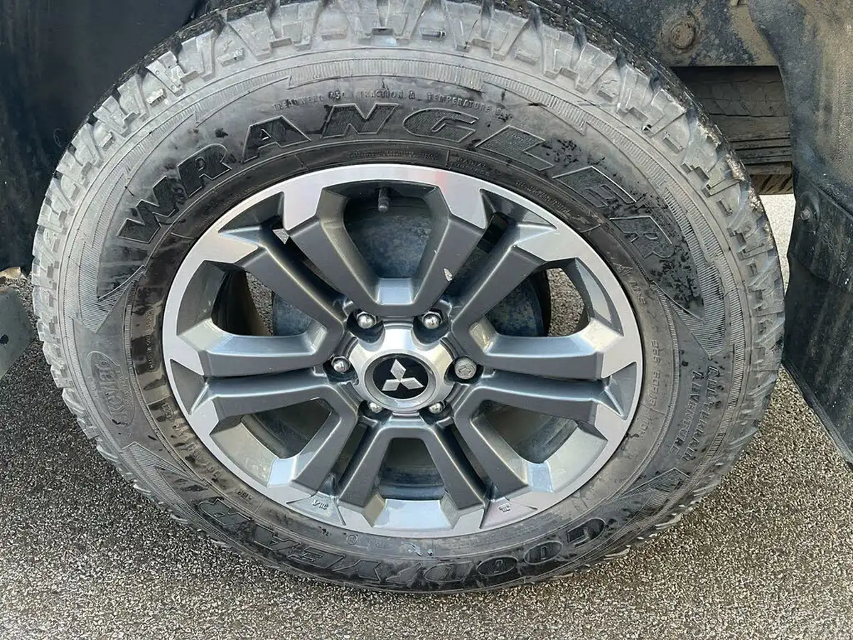 2021-mitsubishi-l200-22di-d-barbarian-auto-big-16