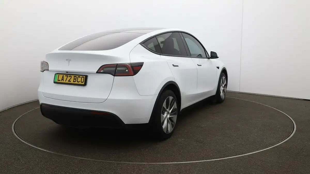 2022-tesla-model-y-e-rwd-big-46