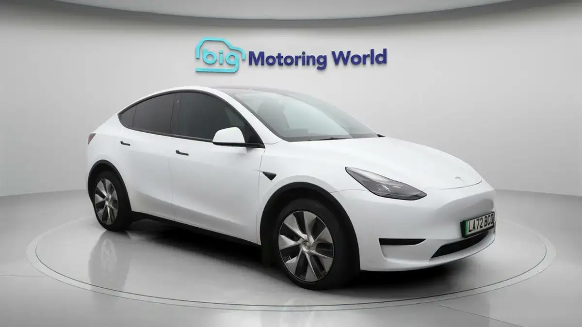 2022-tesla-model-y-e-rwd-big-1