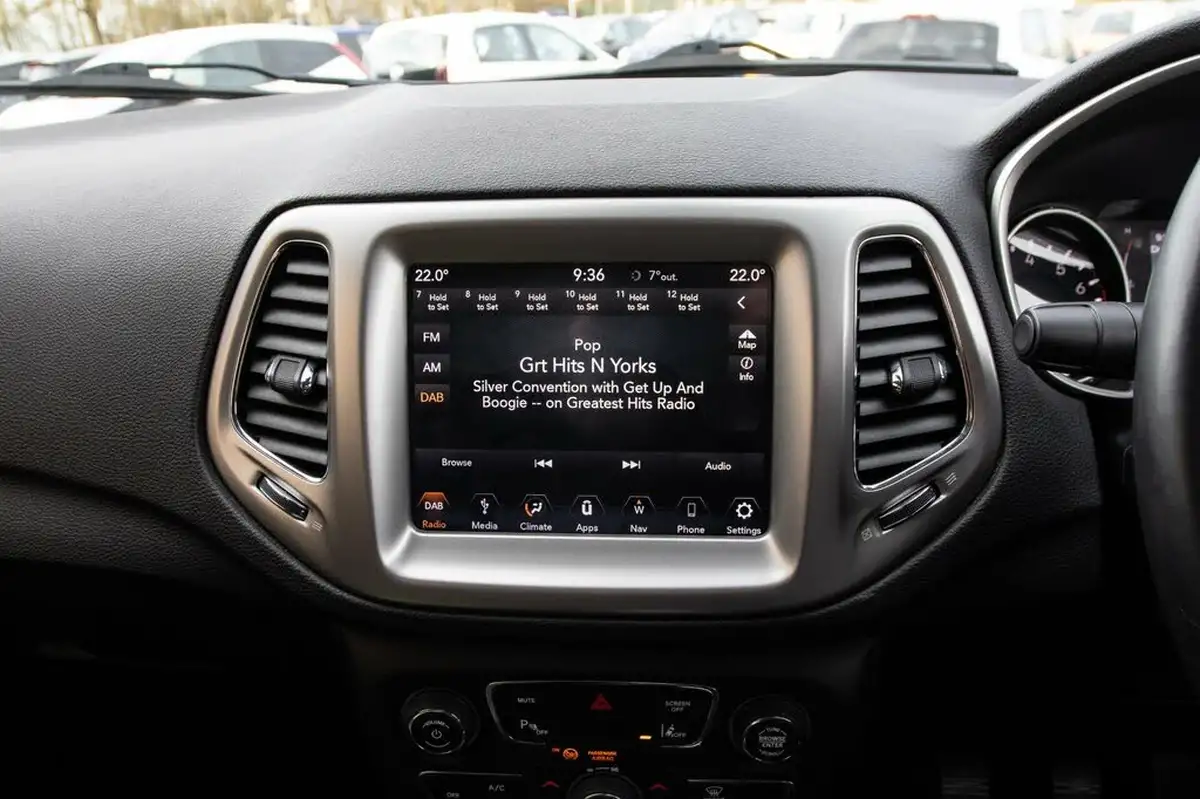 2018-jeep-compass-14-multiair-ii-longitude-big-23