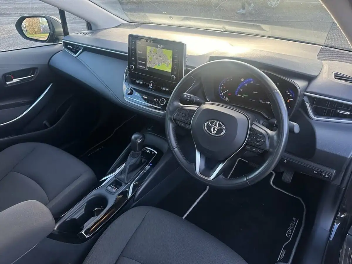 2020-toyota-corolla-18-vvt-i-icon-tech-saloon-4d-big-16