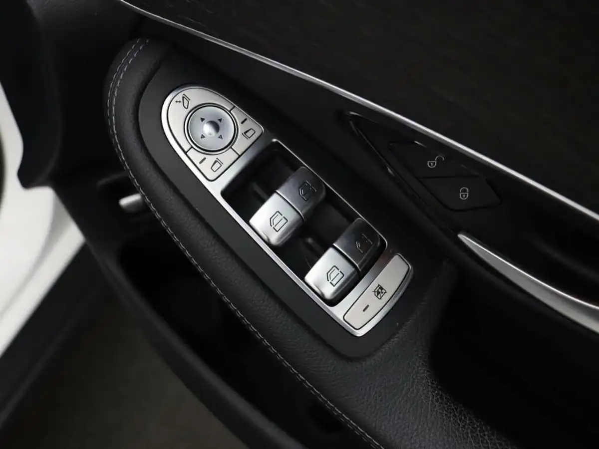 2019-mercedes-benz-glc-class-20d-glc220d-amg-line-station-wagon-5d-4matic-plus-big-12