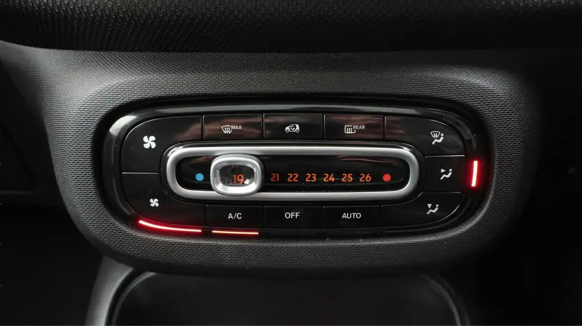2022-smart-forfour-eq-exclusive-big-12
