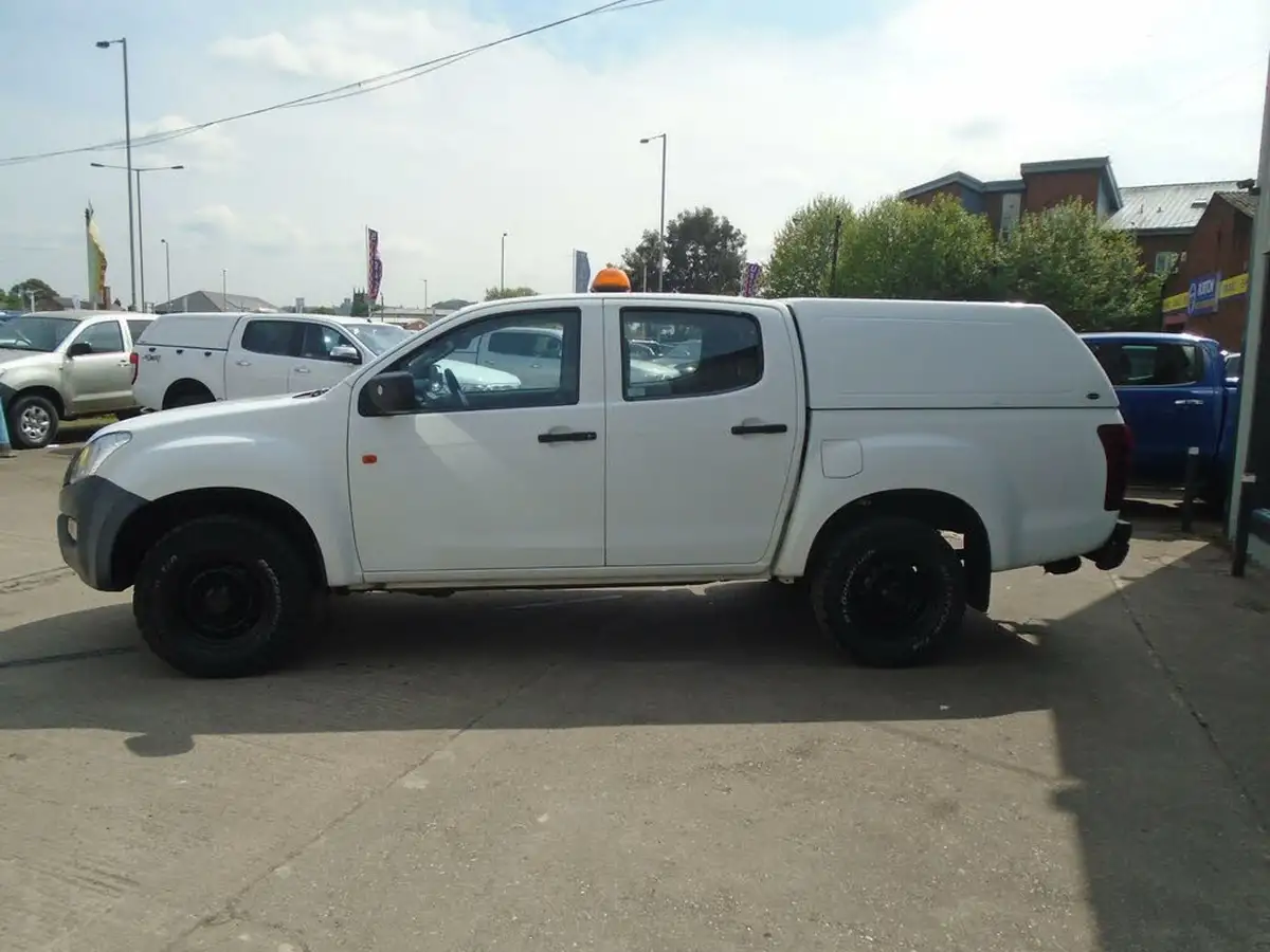 2016-isuzu-d-max-25td-4x4-double-pickup-big-3