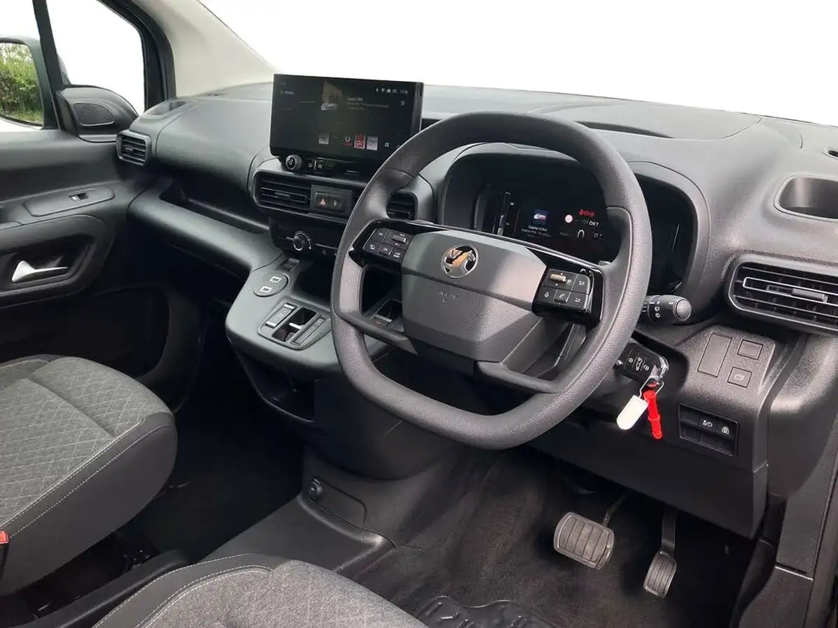 2024-vauxhall-combo-life-e-design-xl-big-7