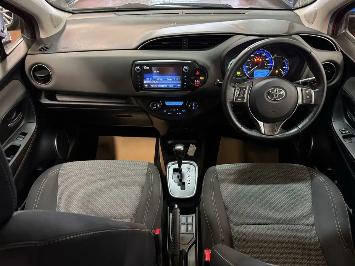 2015-toyota-yaris-15-vvt-i-icon-hybrid-big-26