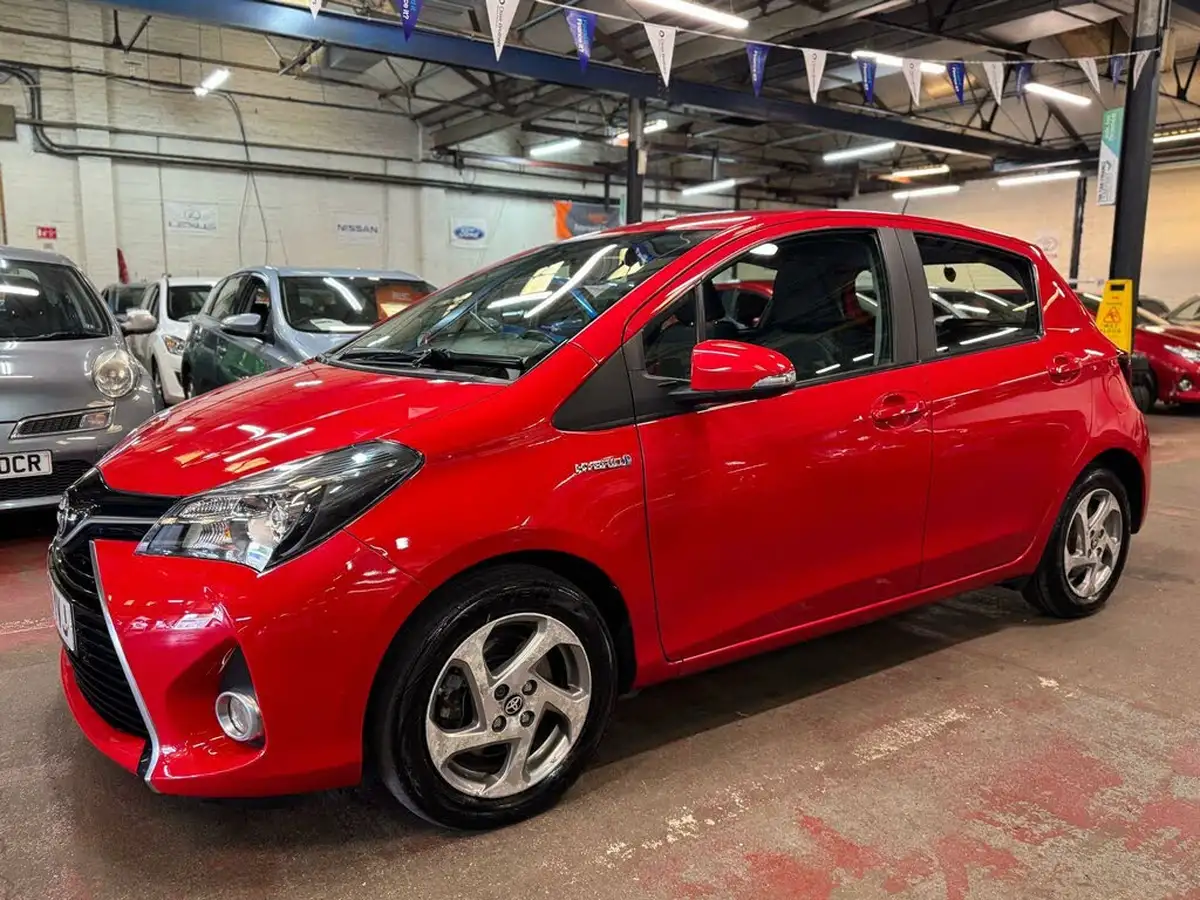 2015-toyota-yaris-15-vvt-i-icon-hybrid-big-2