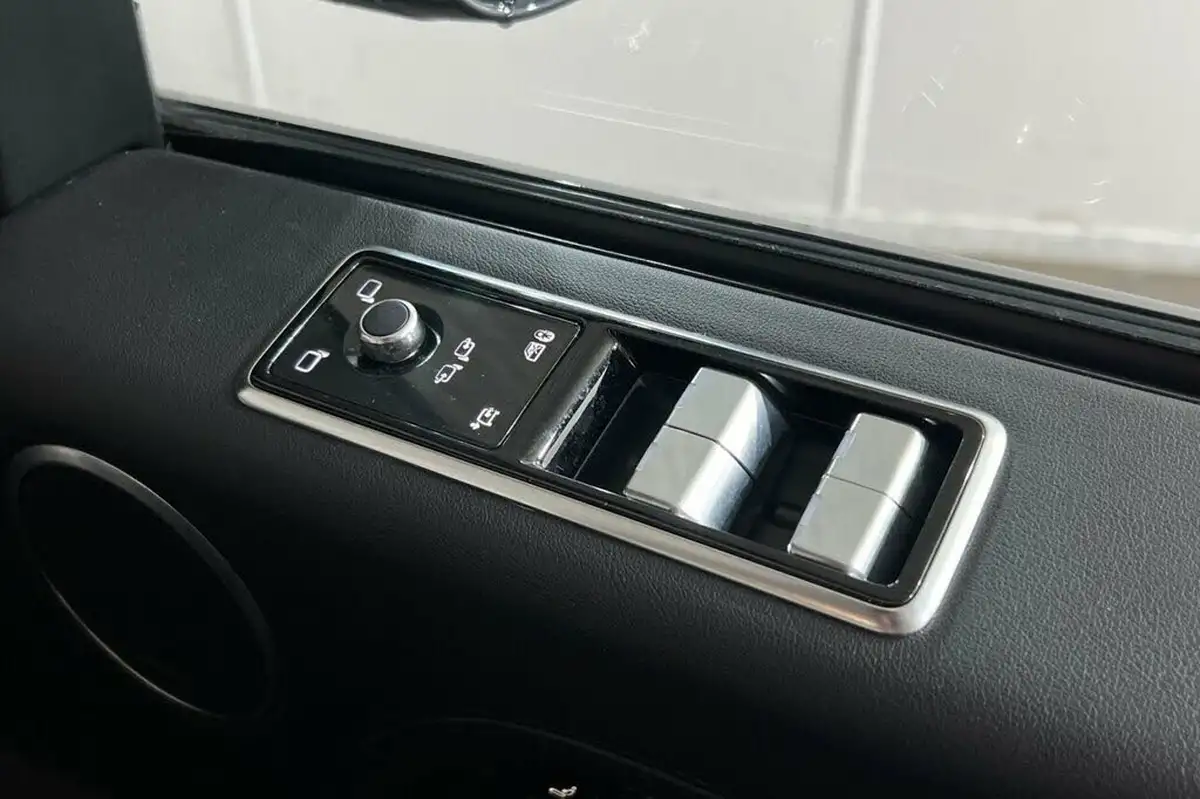 2019-land-rover-range-rover-20-p400e-vogue-big-37