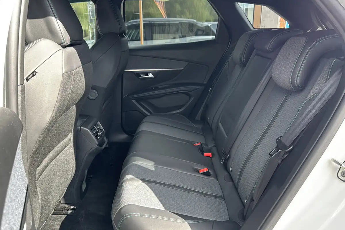 2023-peugeot-3008-suv-12-puretech-allure-premium-eat8-big-34