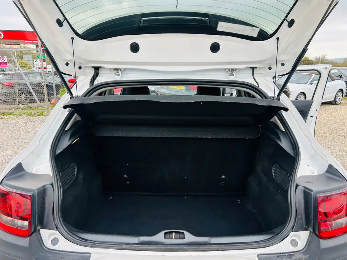2015-citroen-c4-cactus-16bluehdi-flair-big-11