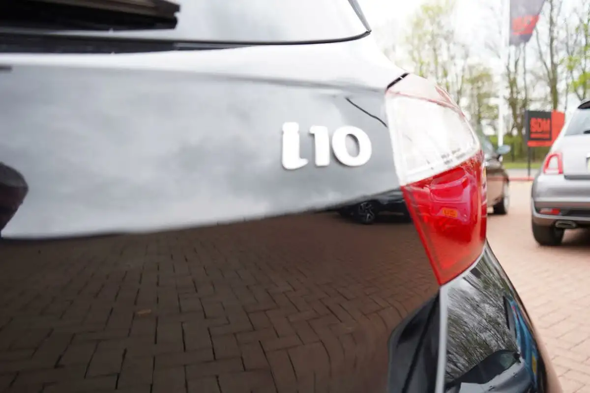 2023-hyundai-i10-10-premium-big-64