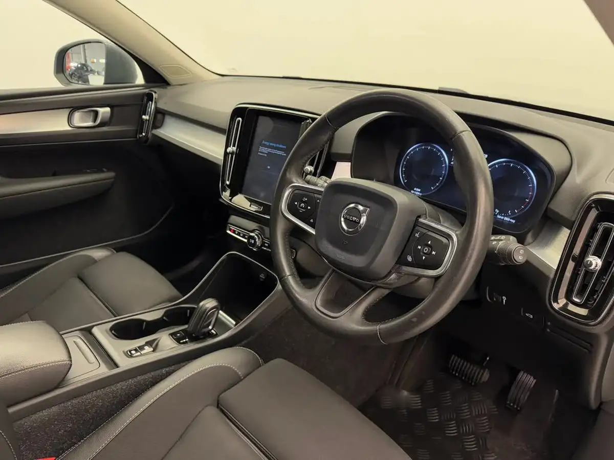 2019-volvo-xc40-20-t4-momentum-pro-awd-big-20