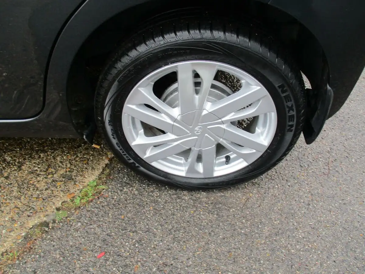2015-toyota-aygo-10-vvt-i-x-pression-x-wave-x-shift-big-8