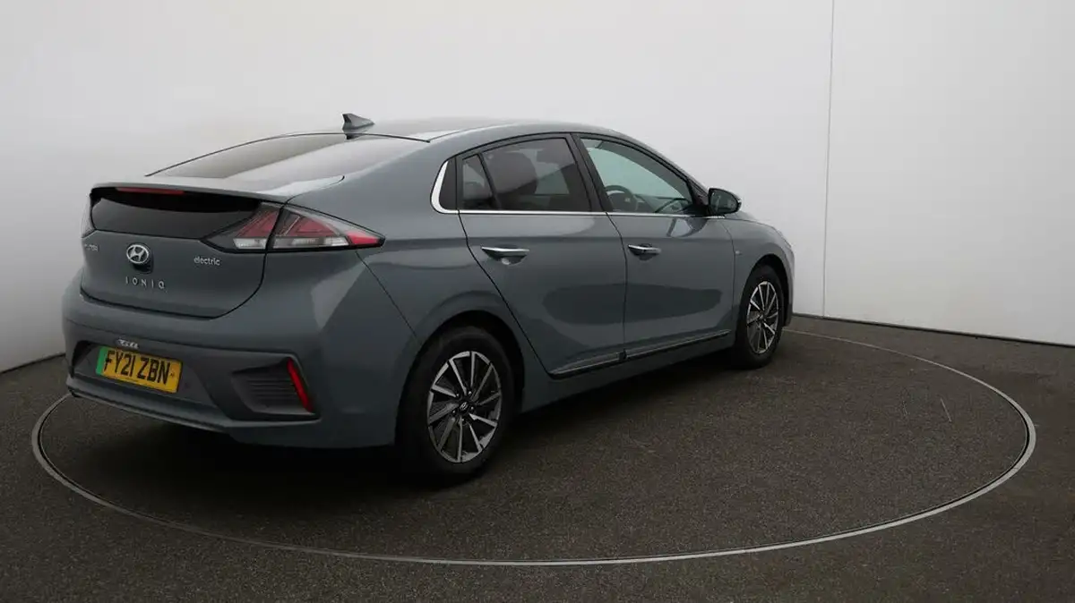 2021-hyundai-ioniq-e-premium-se-electric-100kw-big-7