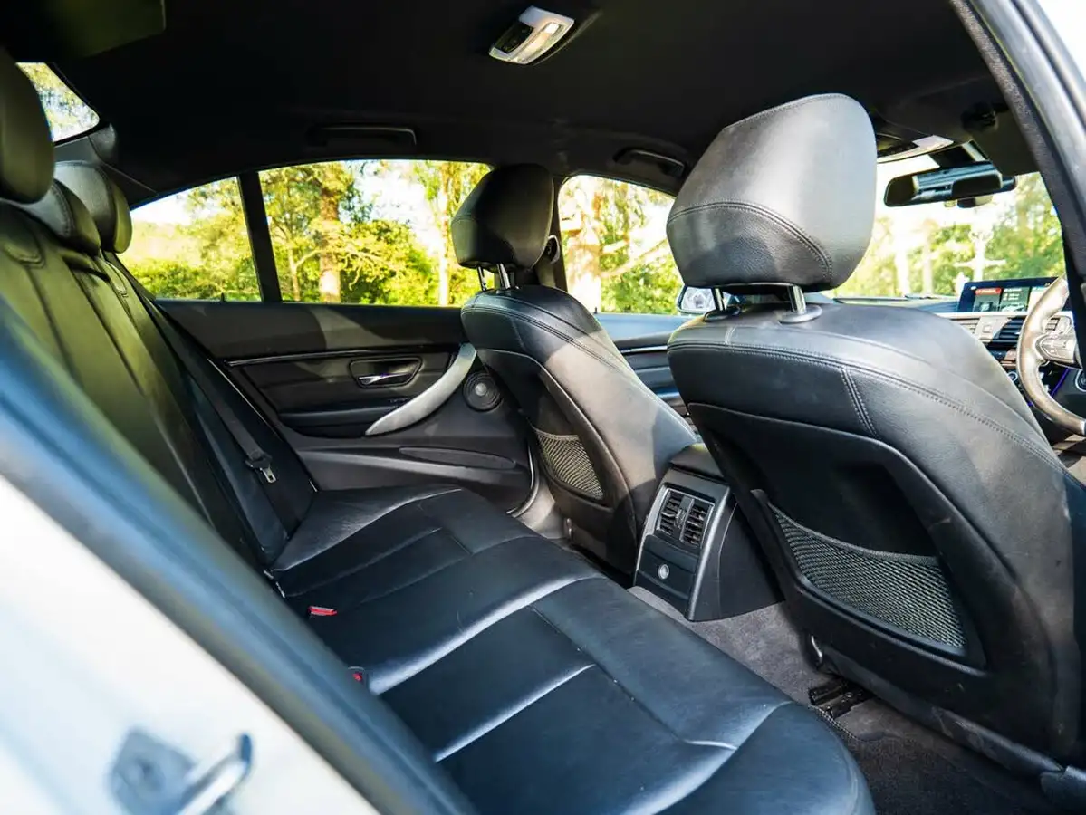 2017-bmw-3-series-20-330e-m-sport-shadow-edition-big-13