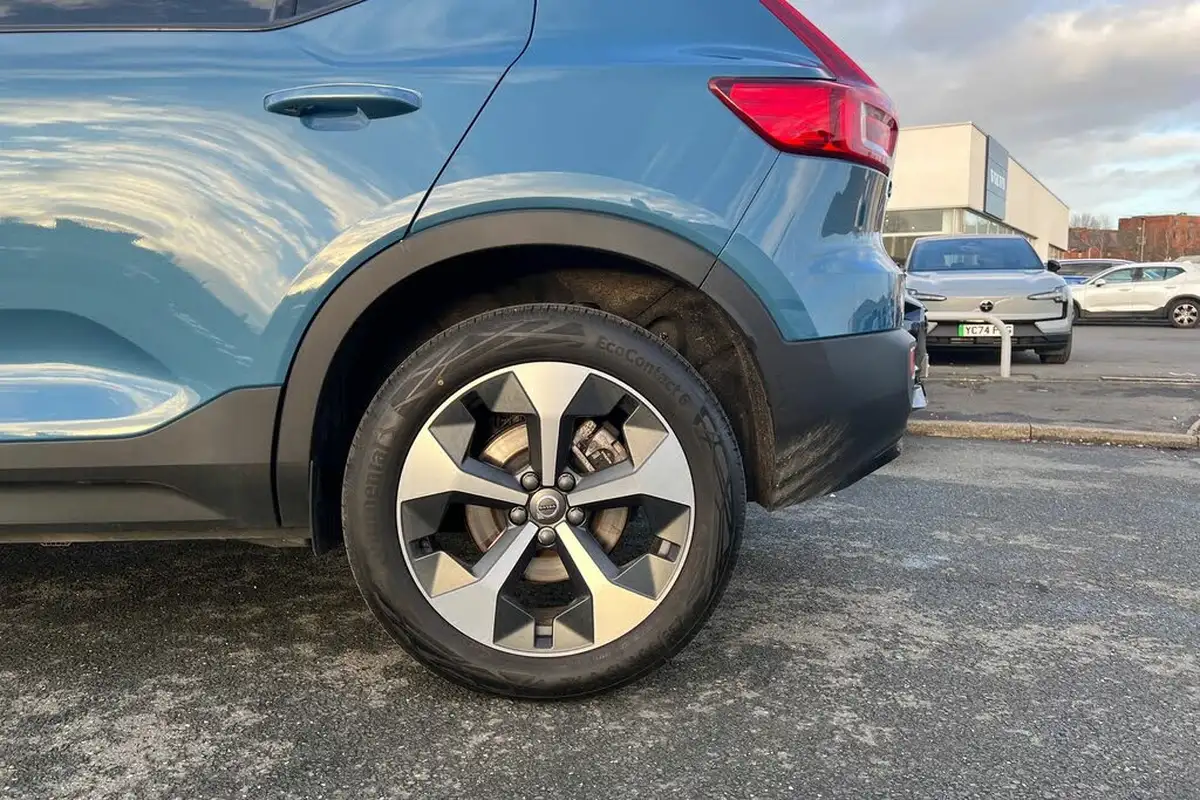 2024-volvo-xc40-20-b3-plus-big-4