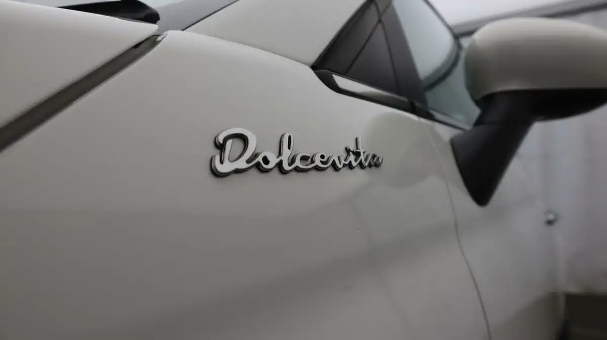 2022-fiat-500-10-dolcevita-big-21