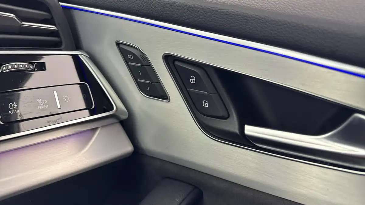 2020-audi-q8-30-55-tfsi-s-line-big-22