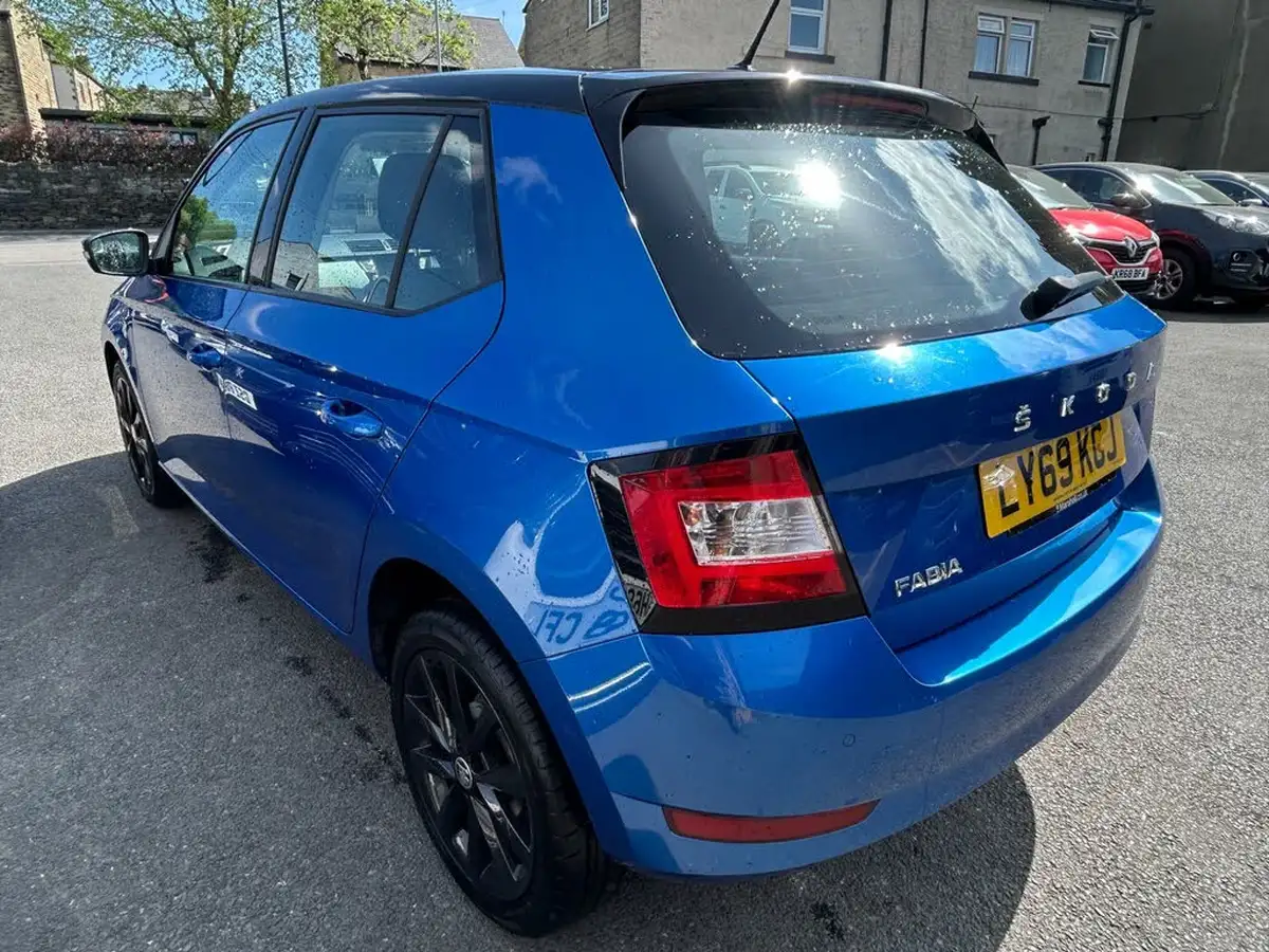 2020-skoda-fabia-10-mpi-colour-edition-60ps-big-3