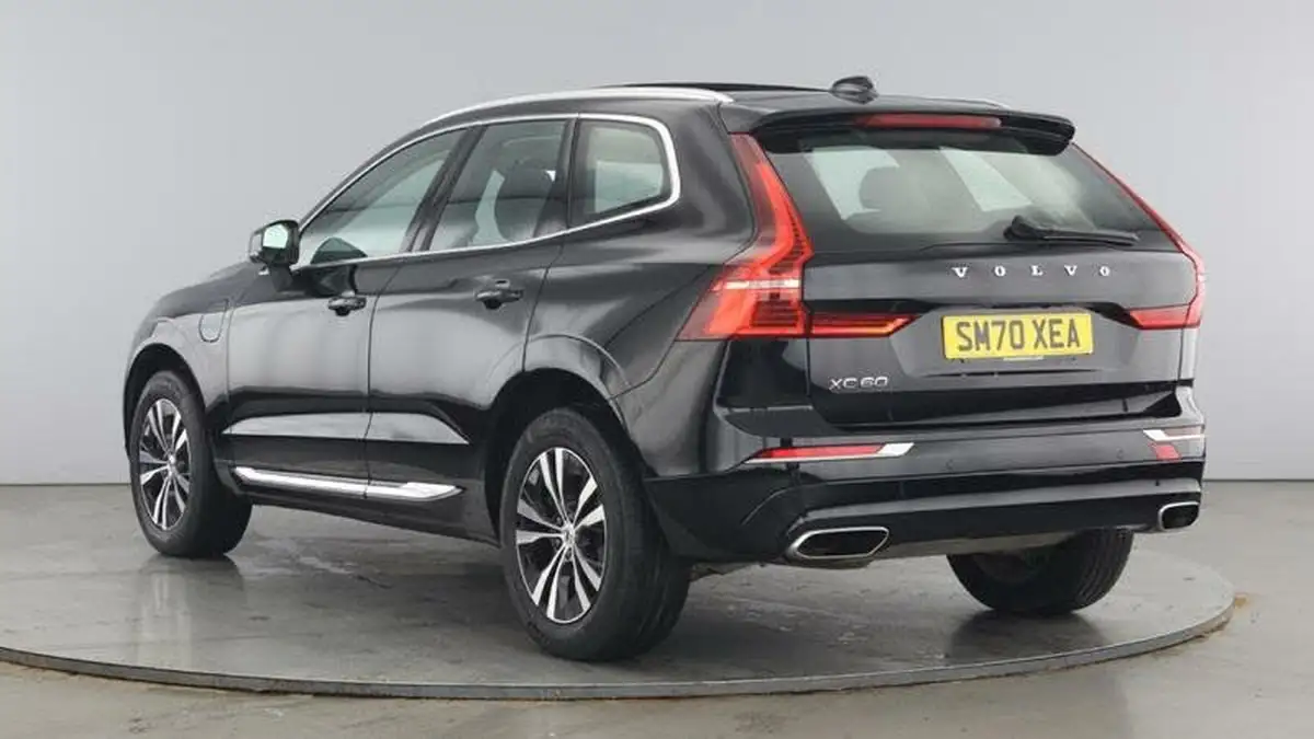 2021-volvo-xc60-20-t6-expression-big-2