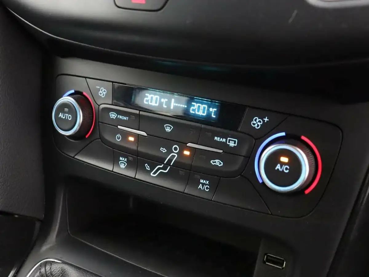 2018-ford-focus-10t-titanium-125ps-hatchback-big-18