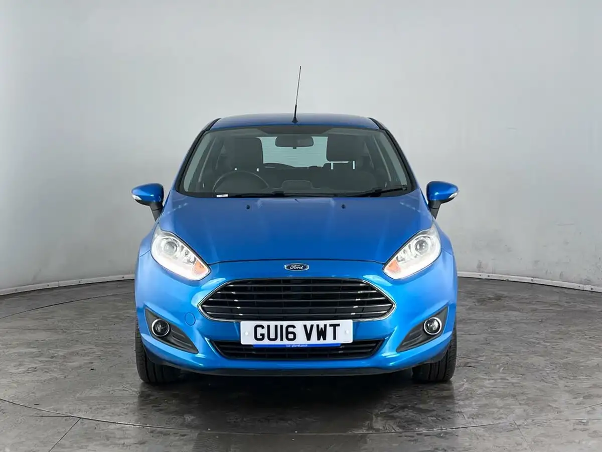 2016-ford-fiesta-125-zetec-5d-big-4