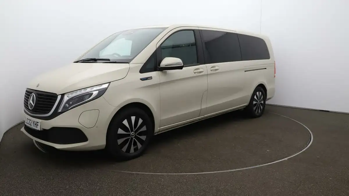 2022-mercedes-benz-eqv-e-eqv-300-sport-big-3