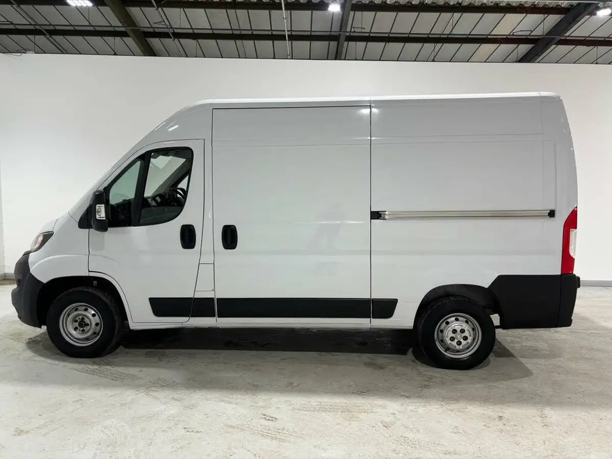 2023-peugeot-boxer-22-bluehdi-professional-premium-335-l2h2-big-7