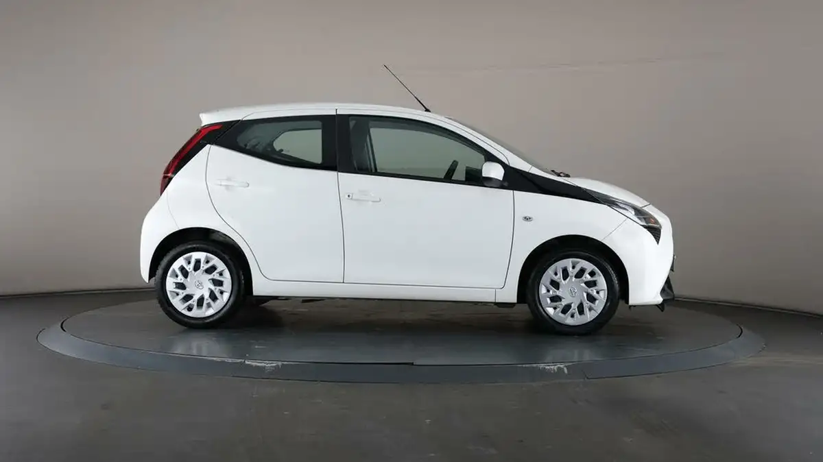 2019-toyota-aygo-10-vvt-i-x-play-big-50