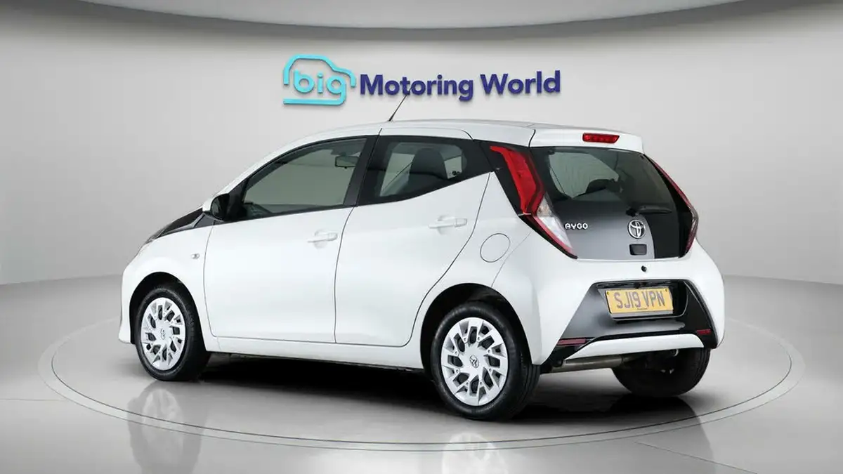 2019-toyota-aygo-10-vvt-i-x-play-big-5