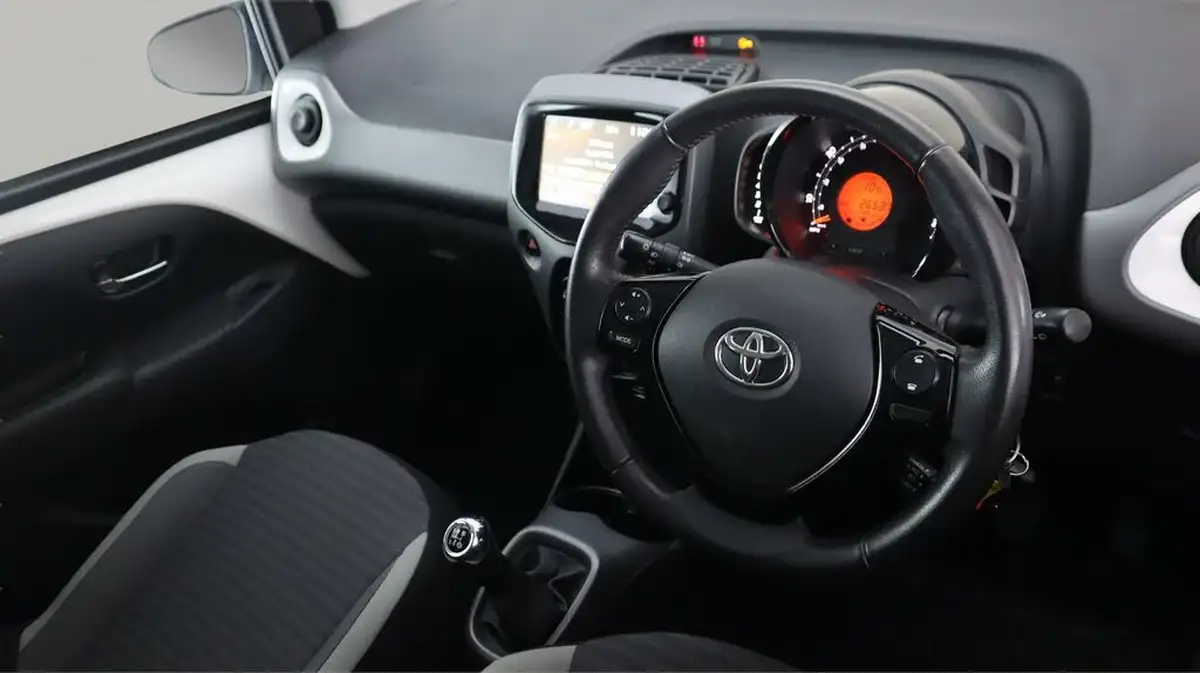2019-toyota-aygo-10-vvt-i-x-play-big-9
