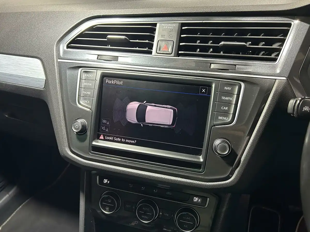 2016-volkswagen-tiguan-20tdi-se-navigation-150ps-4motion-bmt-ss-dsg-big-18