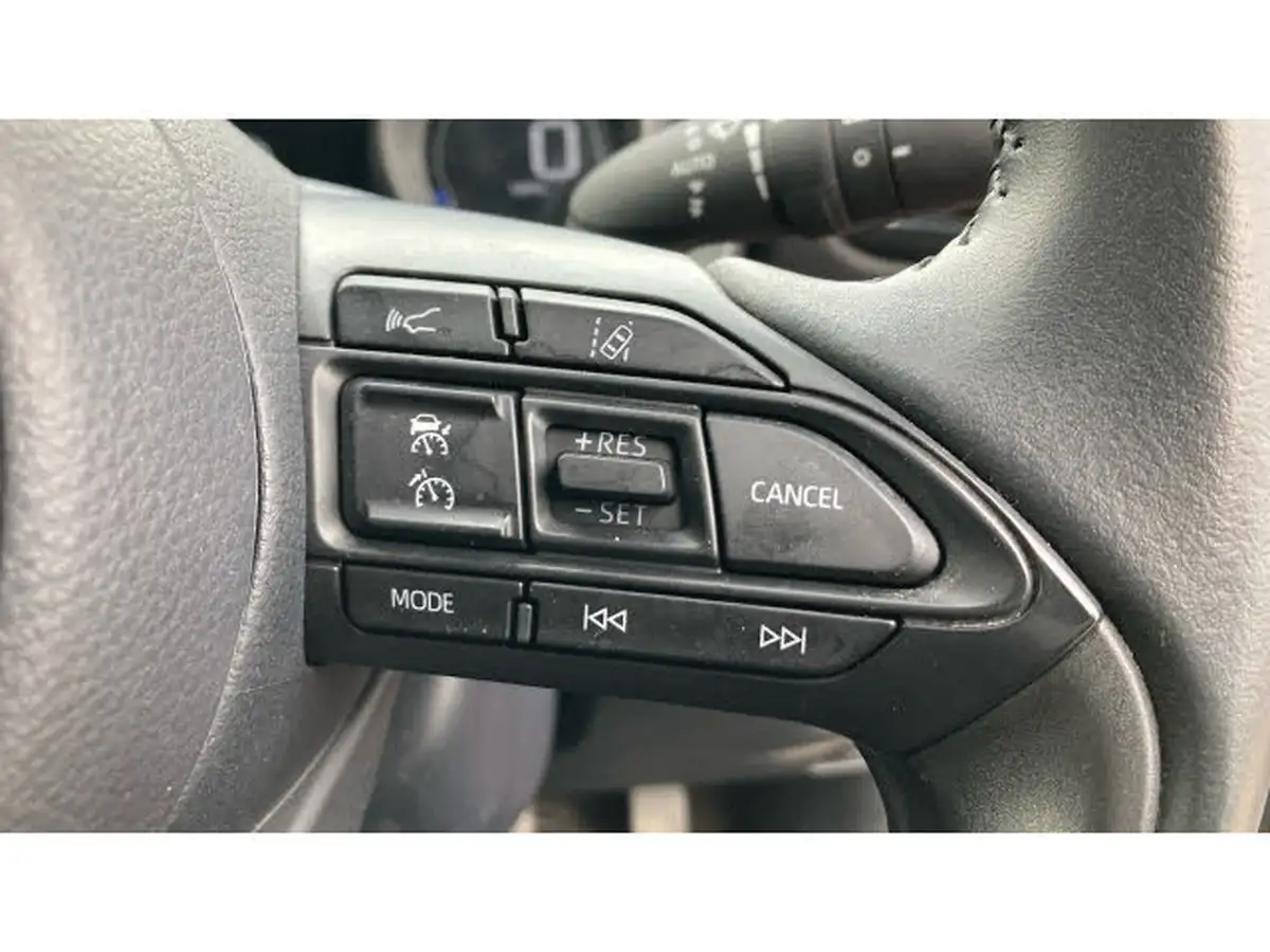 2023-toyota-yaris-cross-15-vvt-i-icon-big-31