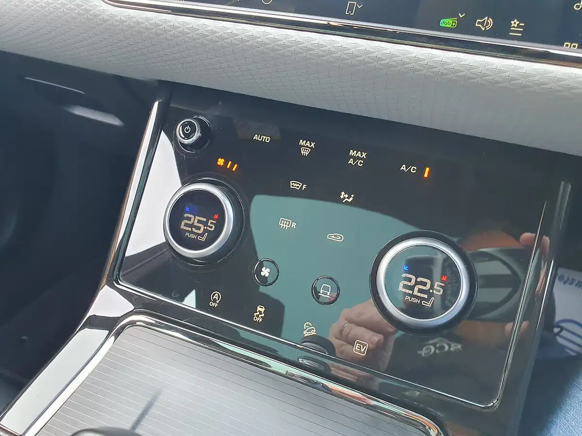 2021-land-rover-range-rover-evoque-15-p300e-r-dynamic-s-big-37
