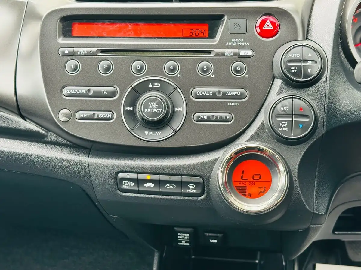 2011-honda-jazz-14-es-big-53
