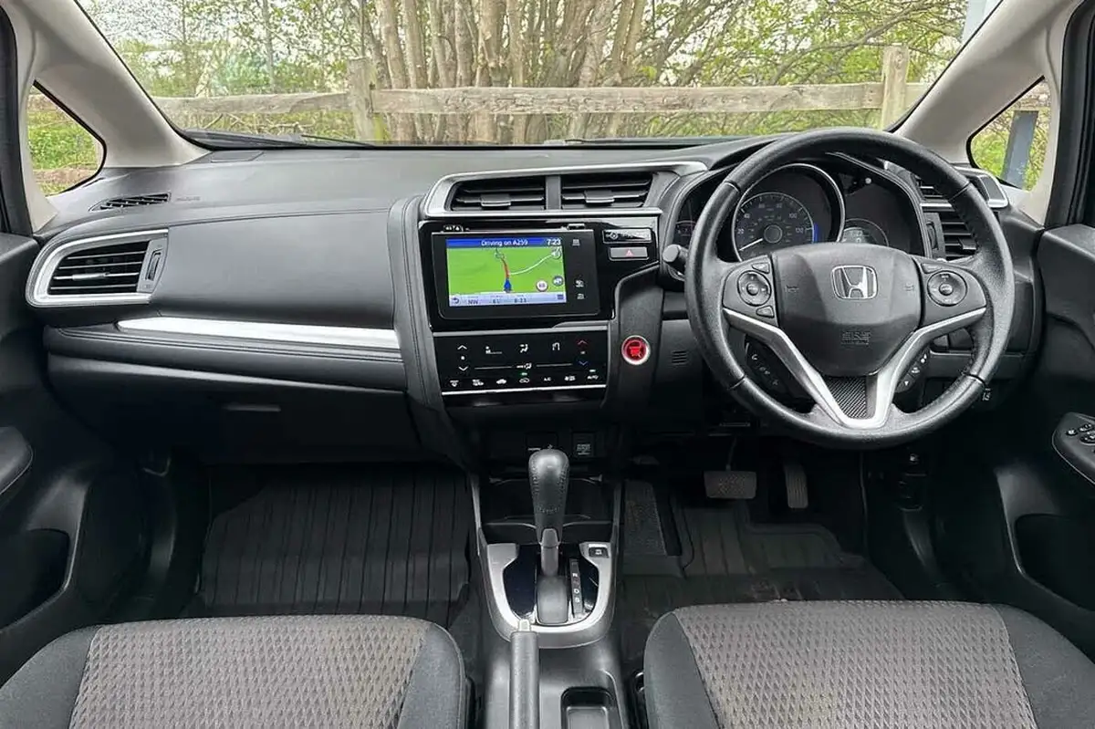 2019-honda-jazz-13-i-vtec-ex-navi-cvt-big-3